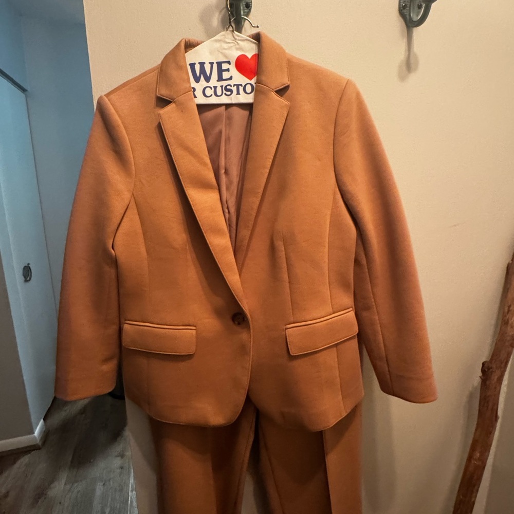 Ann Taylor Beige suit
Pants size 12 and jacket size 10